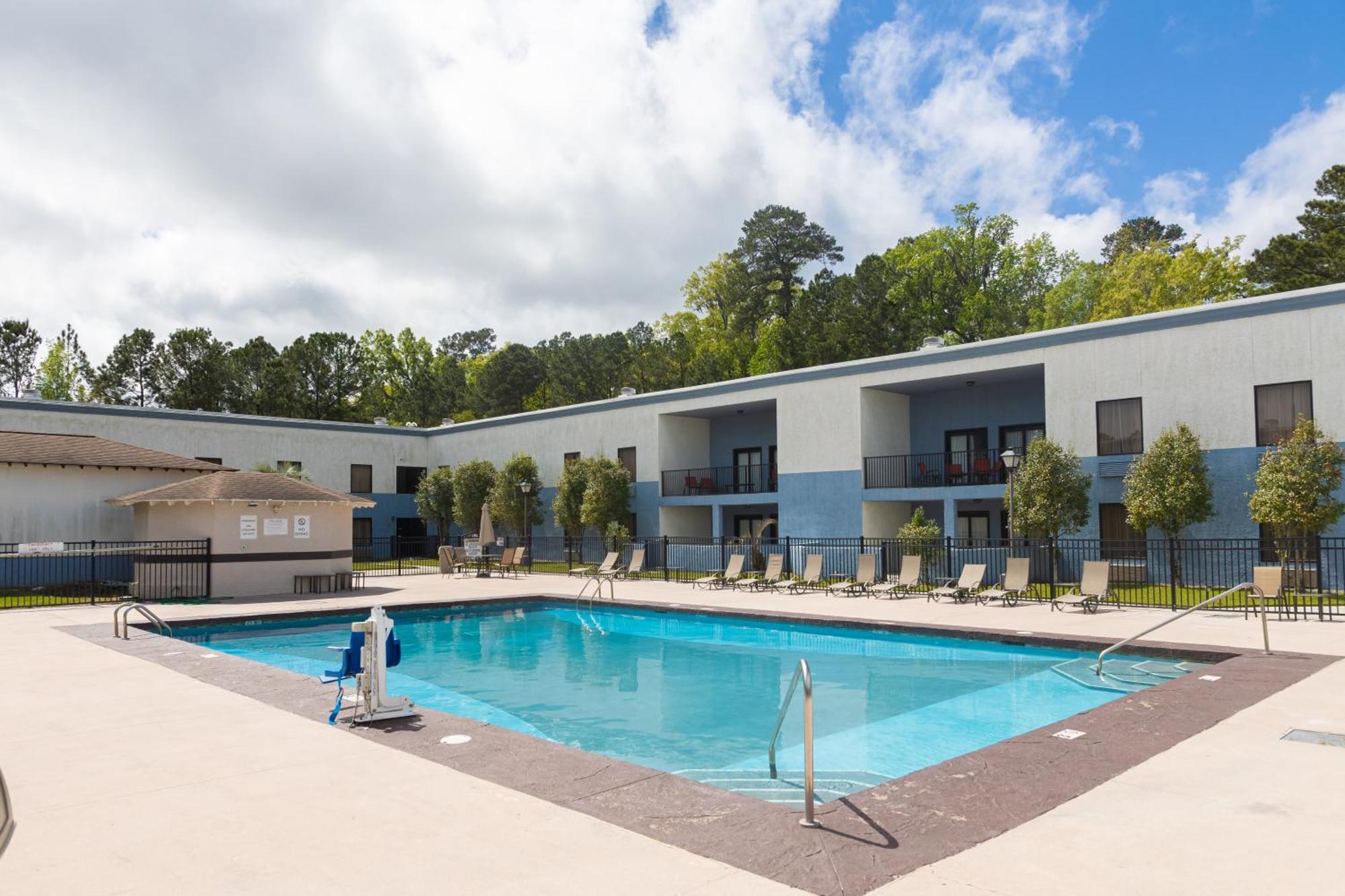 Cottonwood Suites Savannah Hotel & Conference Center Pooler Exterior foto